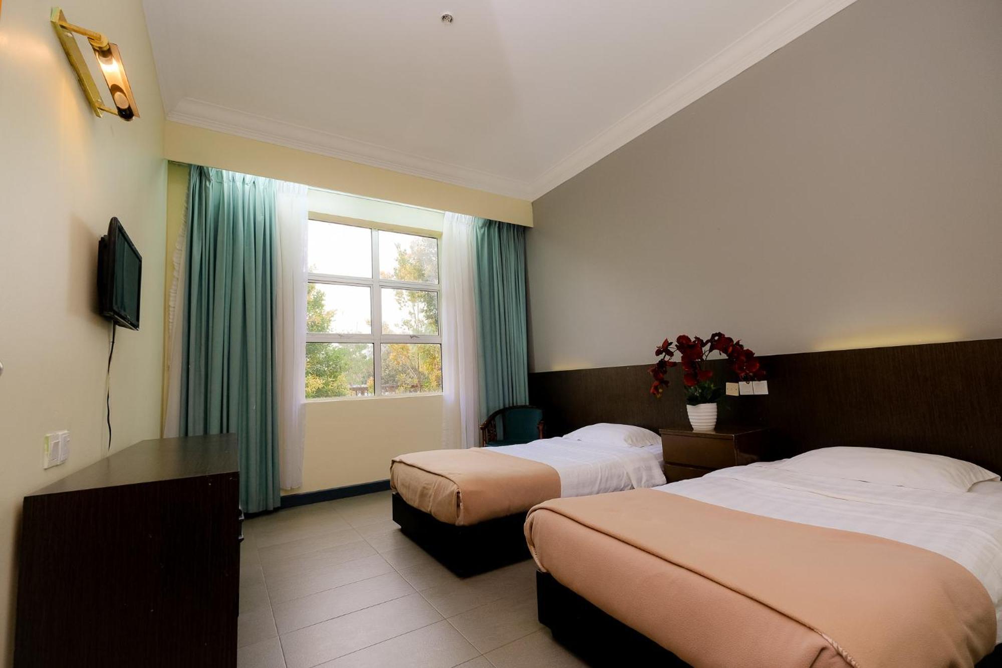 Super Oyo Capital O 90146 Alh Continental Resort Karak Bagian luar foto