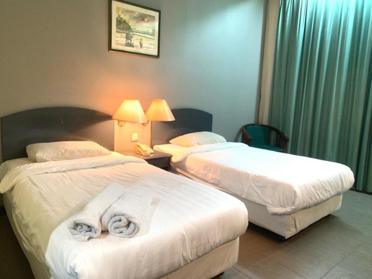 Super Oyo Capital O 90146 Alh Continental Resort Karak Bagian luar foto