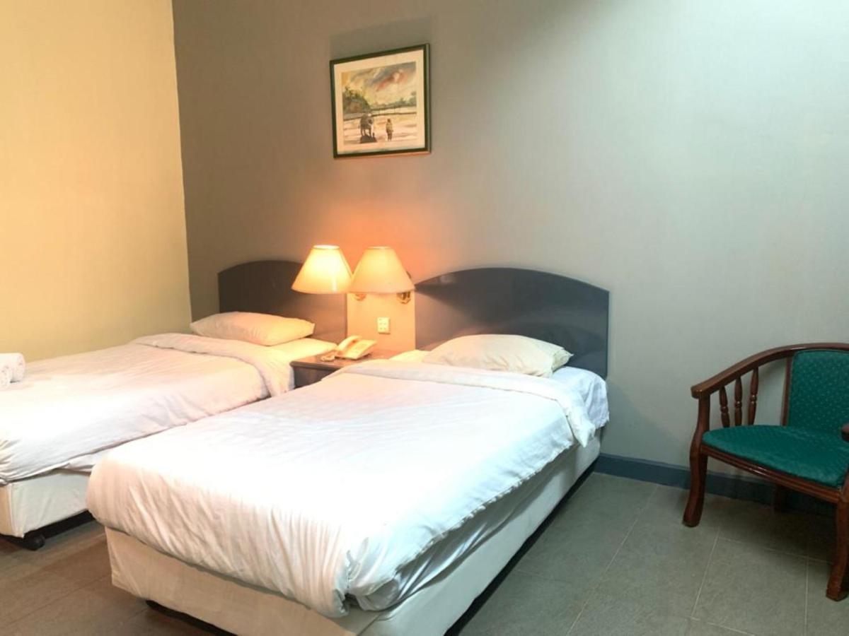 Super Oyo Capital O 90146 Alh Continental Resort Karak Bagian luar foto
