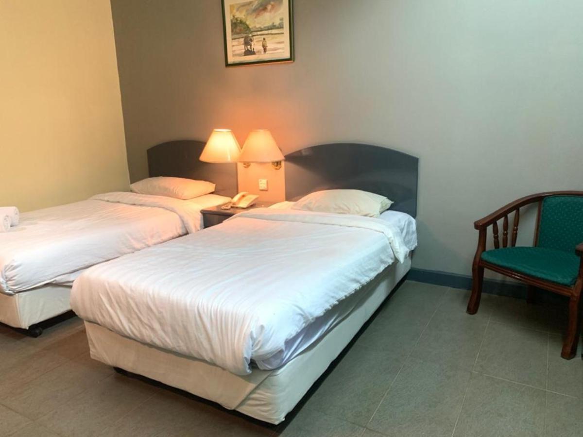 Super Oyo Capital O 90146 Alh Continental Resort Karak Bagian luar foto